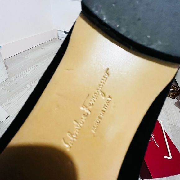 Salvatore Ferragamo black suede Carla vara bow Swarovski Crystal Flats 7.5 - Picture 4 of 5